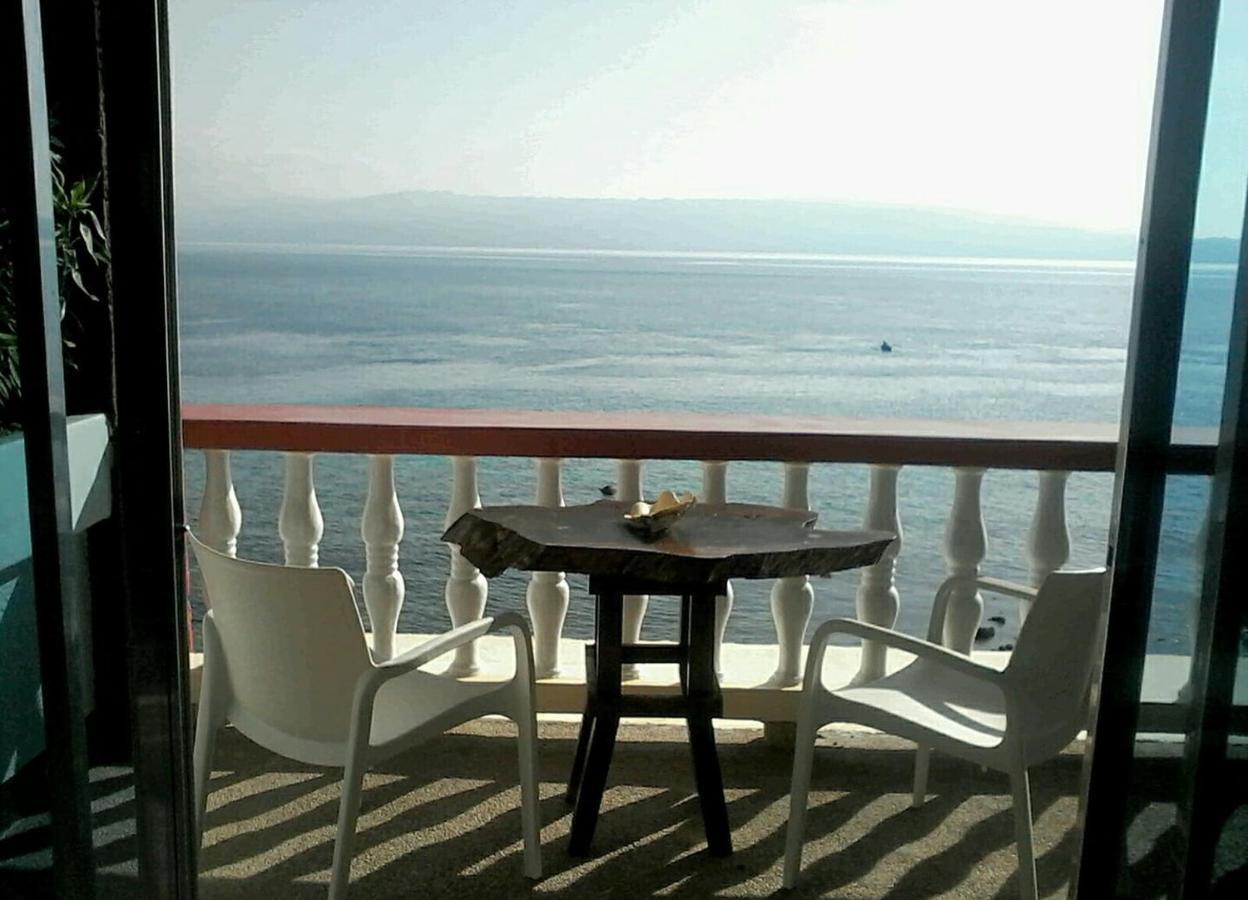 Wuthering Heights Bed & Breakfast By The Sea Dumaguete City Exterior foto